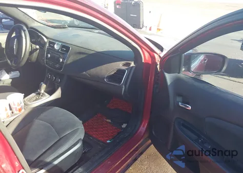 2014 Chrysler 200 Lx z USA, uszkodzony, nr VIN 1C3CCBAB4EN209899